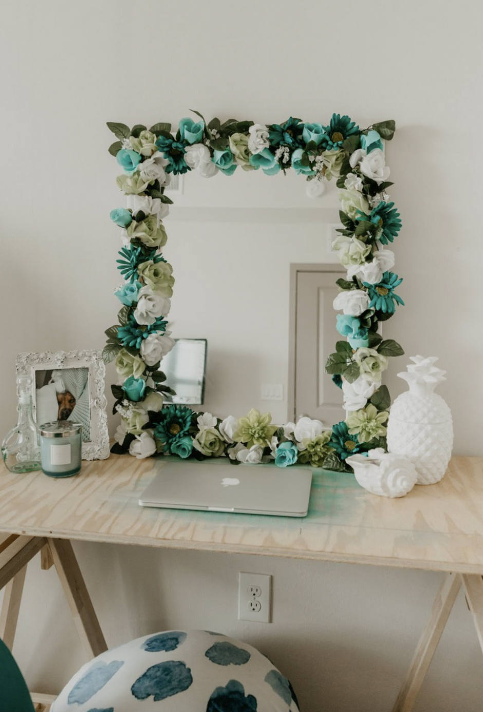 DIY Flower Vanity Mirrors Frame