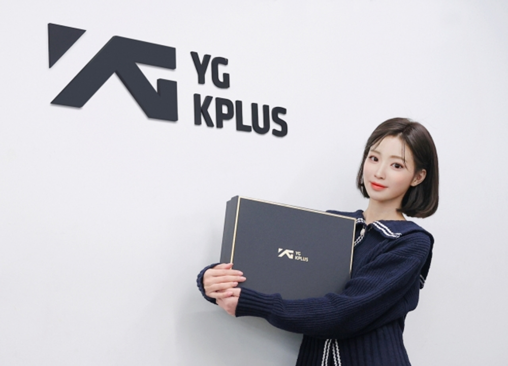 Виртуальная звезда подписала контракт с YG