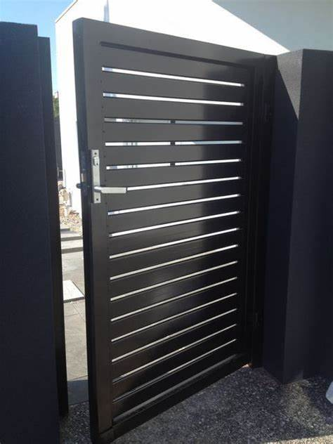 pintu pagar besi