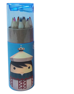 材料規格：牛皮紙、木、塑膠
尺寸：筒11.5cm×3.5cm(±1cm)
(彩色鉛筆共12色、蓋內含削鉛筆器)