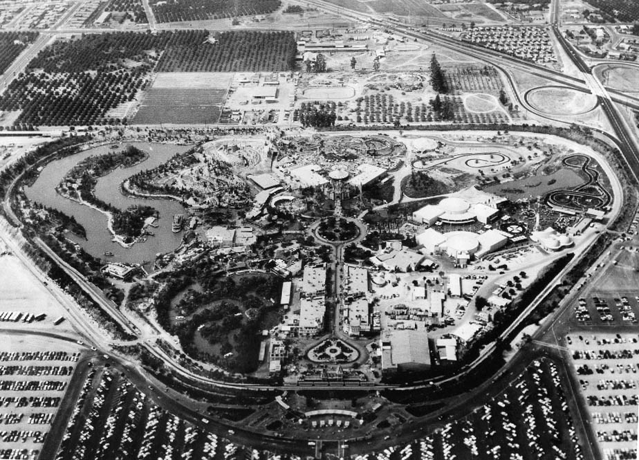 Disneyland_aerial_view_in_1956.jpg