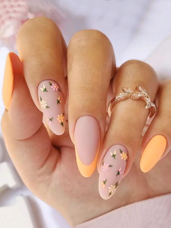 Light pastel yellow summer nails with delicate flowers