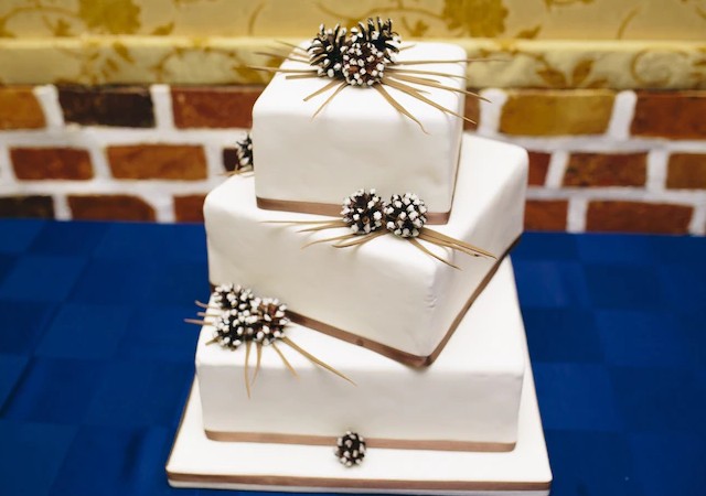 bolo de casamento simples quadrado
