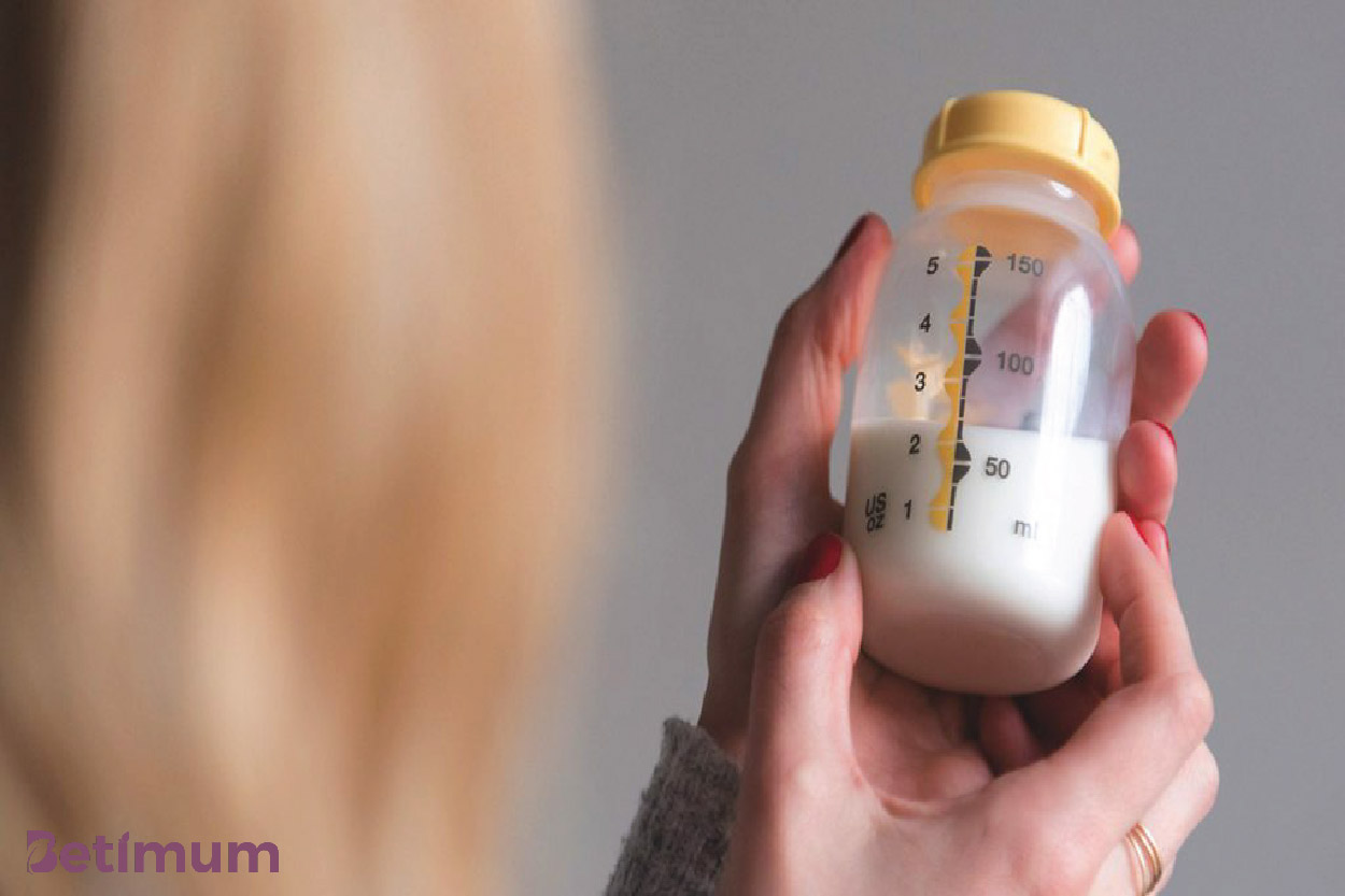 Sữa mẹ để ở ngoài điều kiện thường nên được sử dụng hết trong 25-30 phút