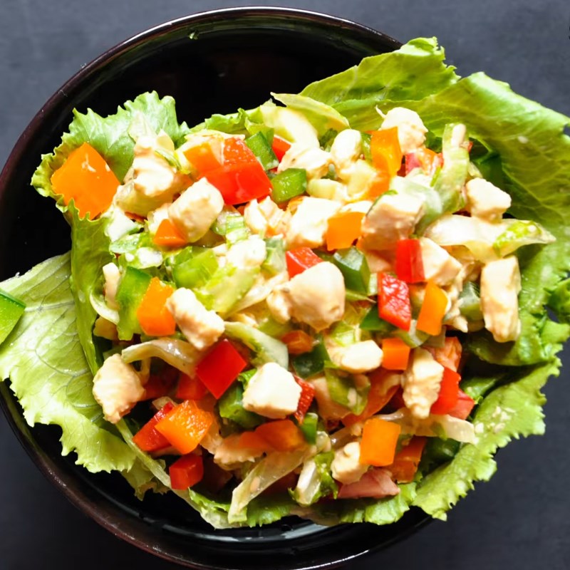 Salad ớt chuông thịt gà tươi ngon tốt cho sức khỏe