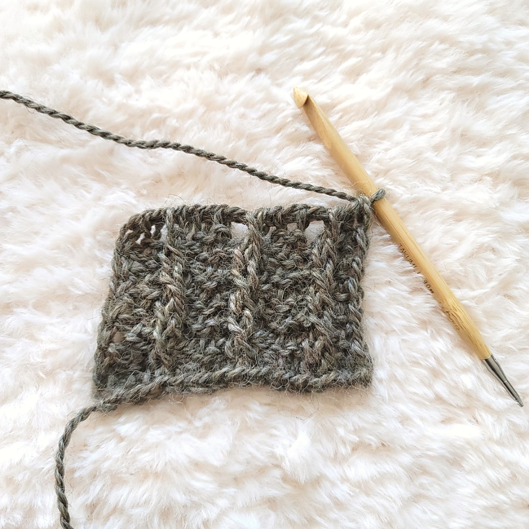 An easy crochet ear warmer pattern free for a knit like crochet ear warmer made with wool! A Quick chunky crochet ear warmer pattern.