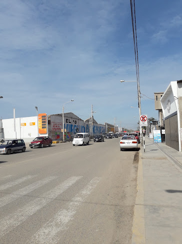 Universidad Industrial Chiclayo - Escuela
