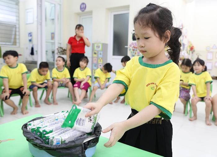 Hơn 1 triệu trẻ mẫu giáo và học sinh tiểu học được thụ hưởng sữa học đường trên toàn địa bàn TP. Hà Nội, đạt tỷ lệ 91,16%