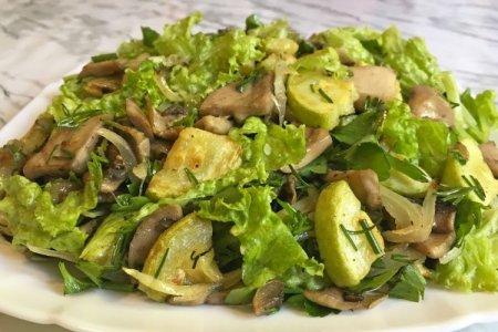 Warm vegetable salad with zucchini - recipes