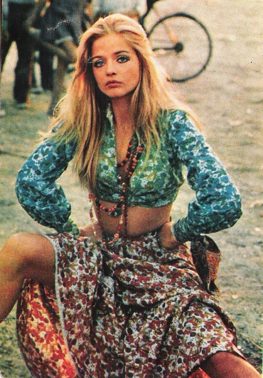 váy áo hoa nhí phong cách hippie