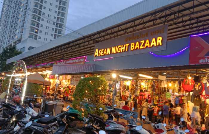 Asean night baazar di hatyai thailand