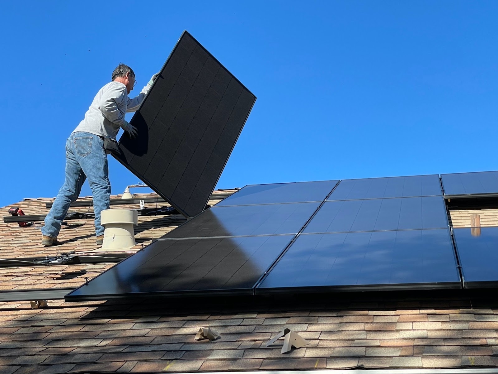 Considering Solar Panel Roofing? Here's What You Should know: