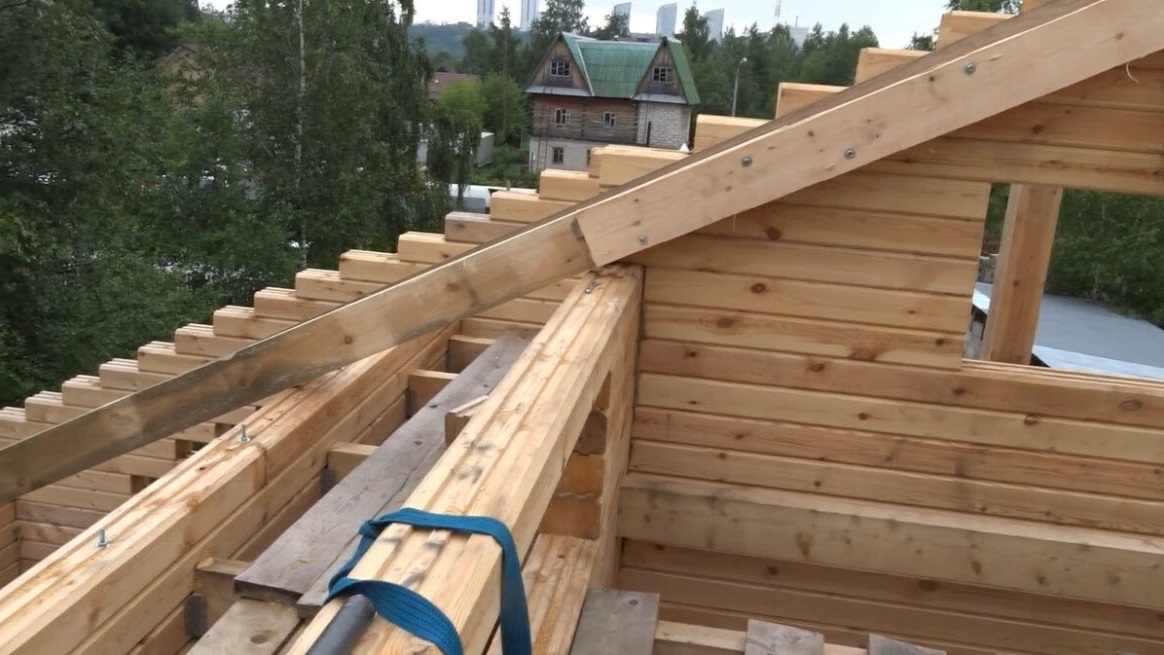 Крыша дома из бруса: этапы работ по обустройству крыши своими руками