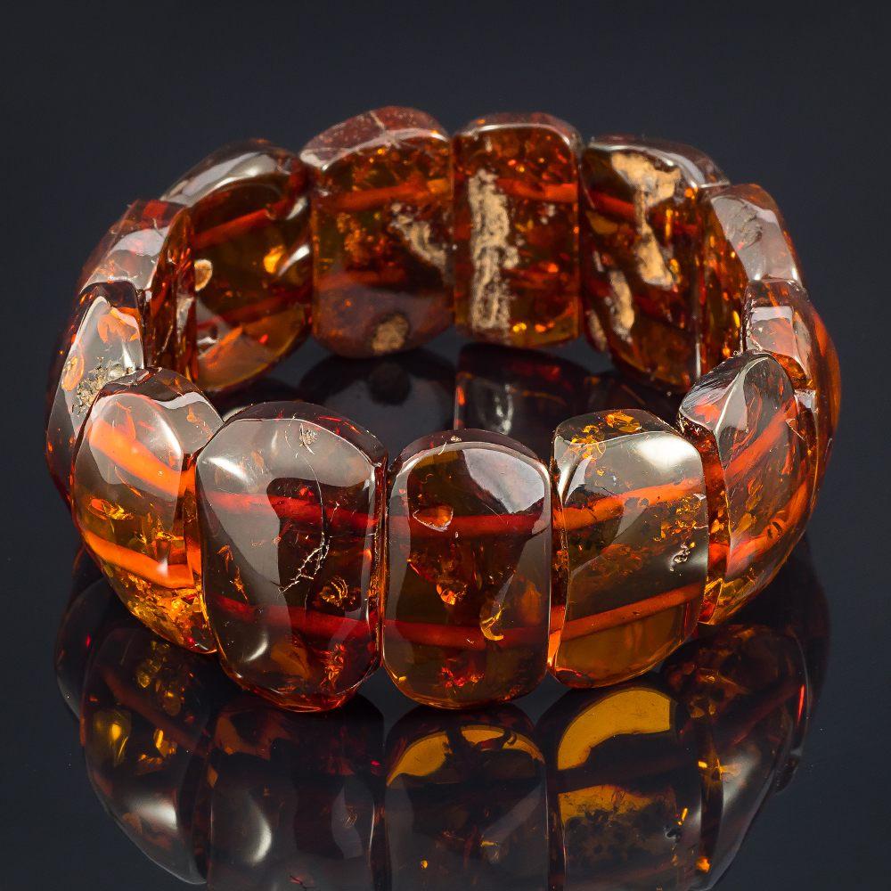  Bracelet made of three dimensional plates of natural cognac amber1