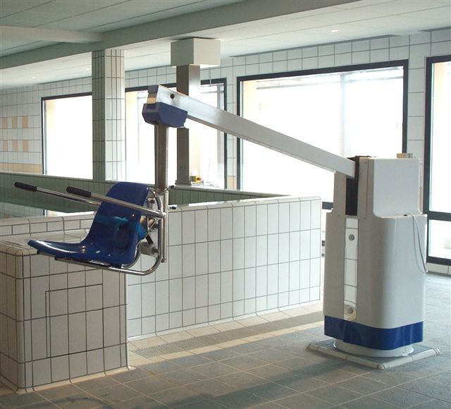 How To Find The Best Pool Hoist For Your Needs