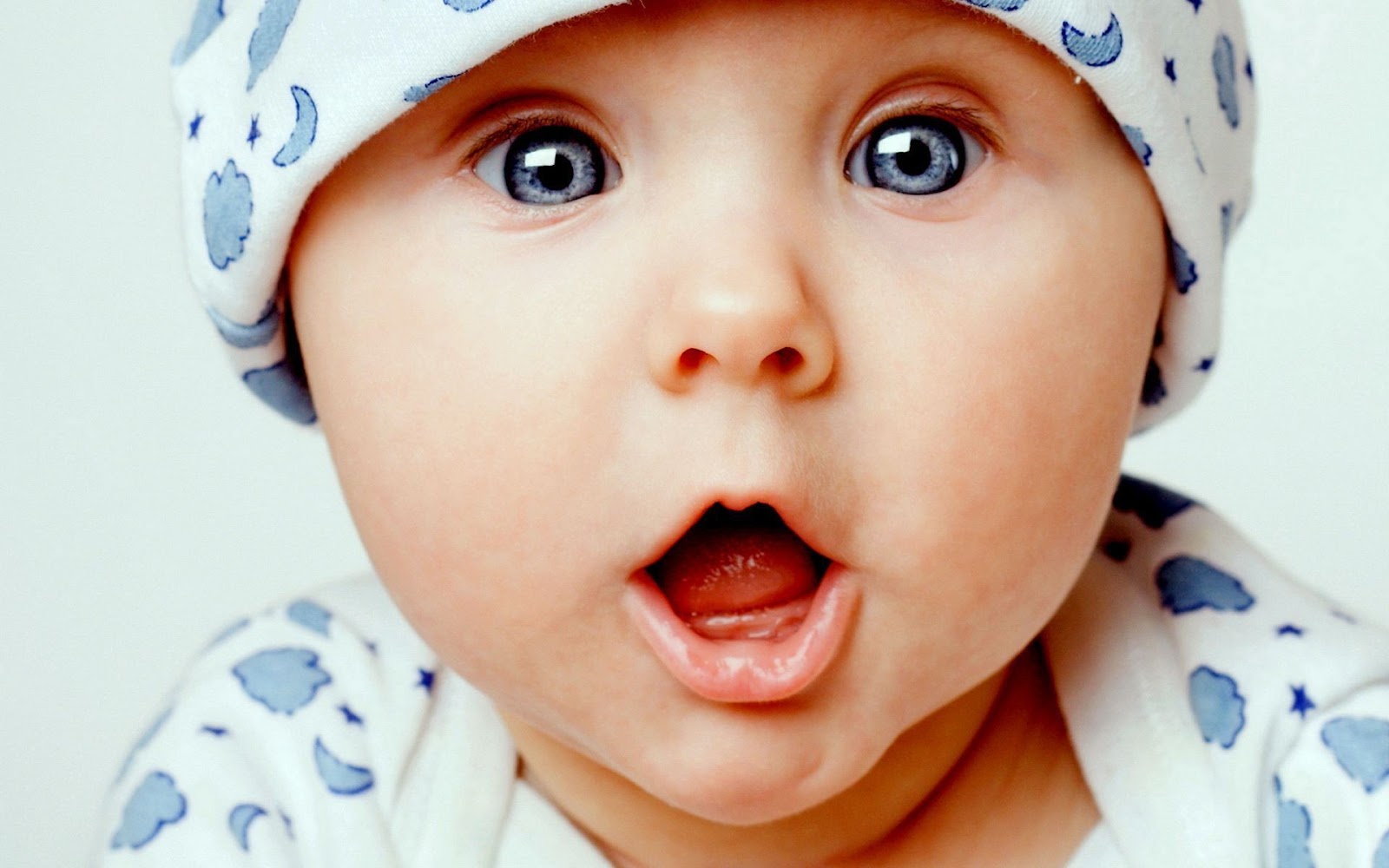 People___Children___Surprise_on_the_face_of_the_child_054096_.jpg