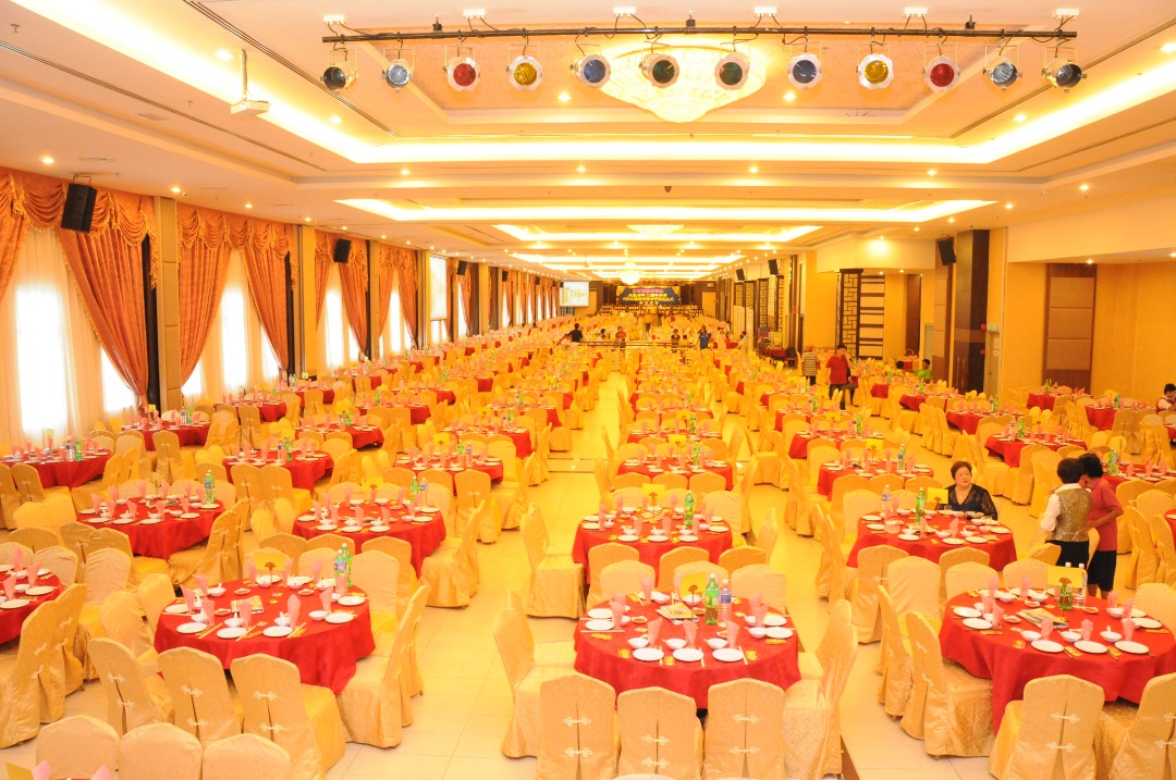 Restoran Lu Yeh Yen’s long event hall is great for reunion dinners. 