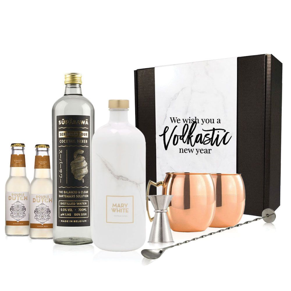 kit de cocktails alcoolisés avec bouteille de Vodka et alcool de gingembre.