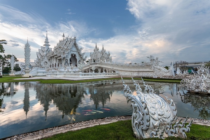 Wat Rong Khun (The White Temple)