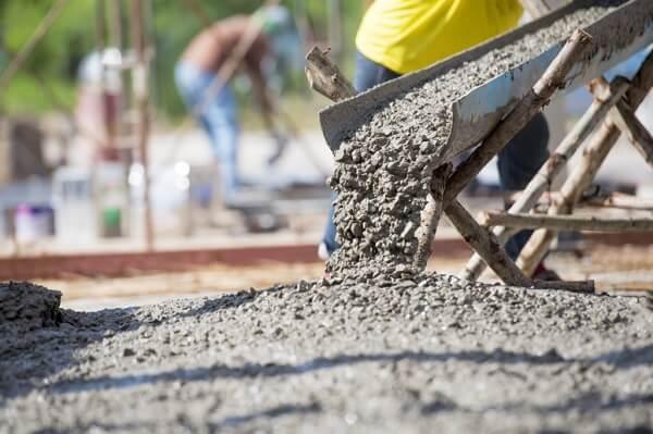 O concreto Ã© um material de construÃ§Ã£o resultante da mistura de cimento, areia, pedra brita, Ã¡gua e aditivos