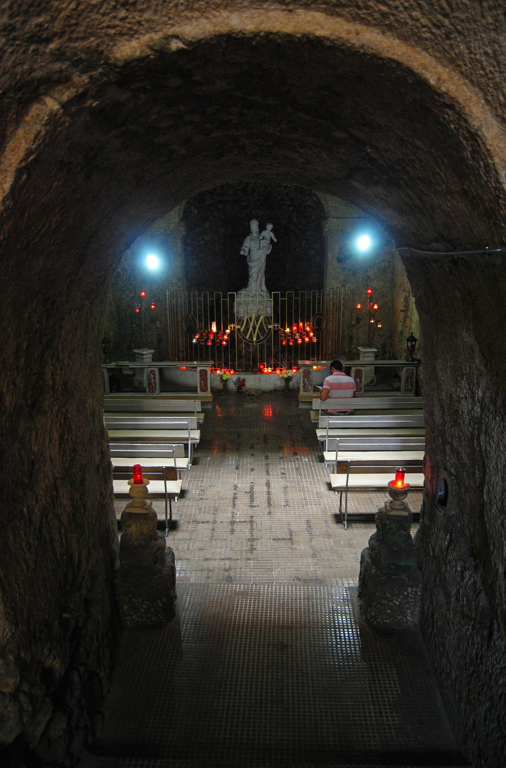 Câu chuyện thú vị về Đền thờ Thánh Mẫu Quốc gia và Đức Bà Grotto Mellieħa, ở Malta