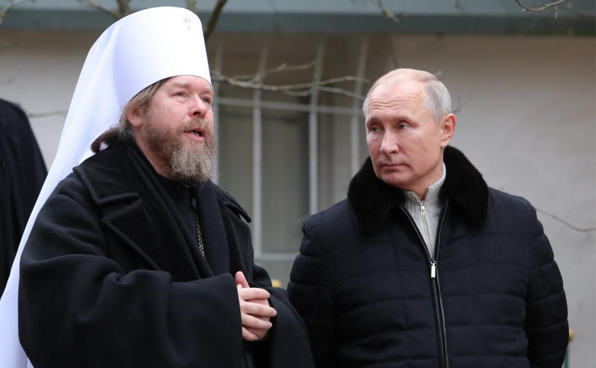 Митрополит Тихон (слева) и Владимир Путин (справа)
