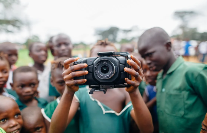 Children are trying to capture a  picture