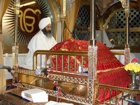 File:Sri Guru Granth Sahib.jpg - Wikimedia Commons