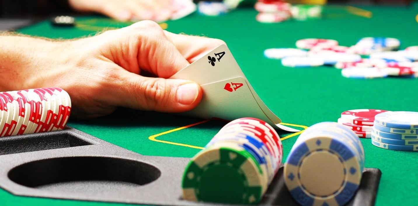 Đánh bài poker ăn tiền thật uy tín tại nhà cái hàng đầu châu Á