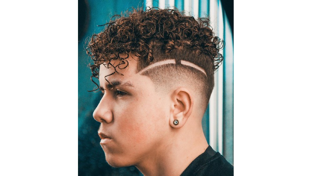 model rambut pria ikal undercut
