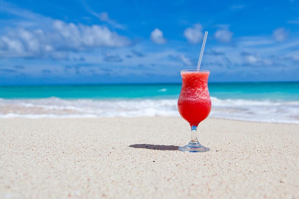 https://pixabay.com/photos/drink-cocktail-beach-beverage-84533/