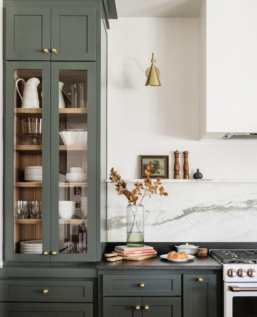 How to Create an Instagram-Worthy Kitchen - decorative glass shelves