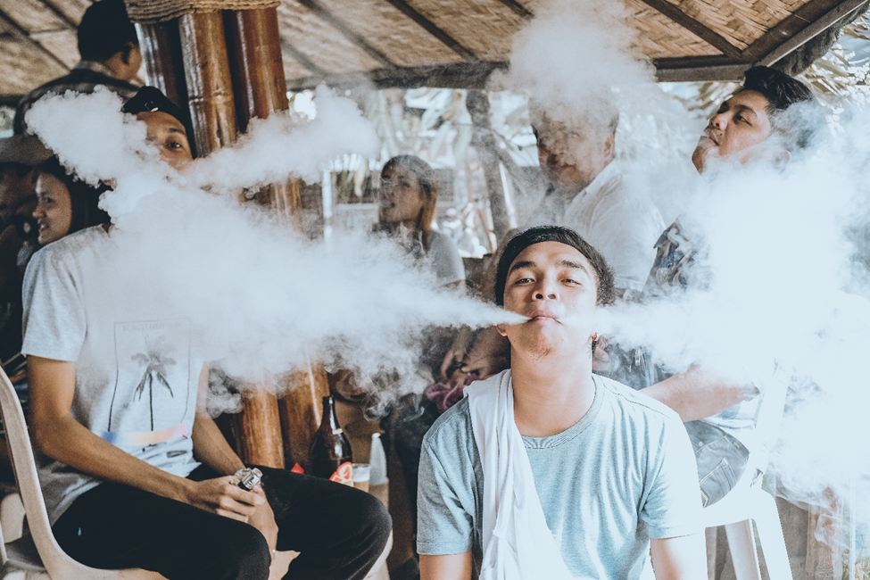 people vape safely in group