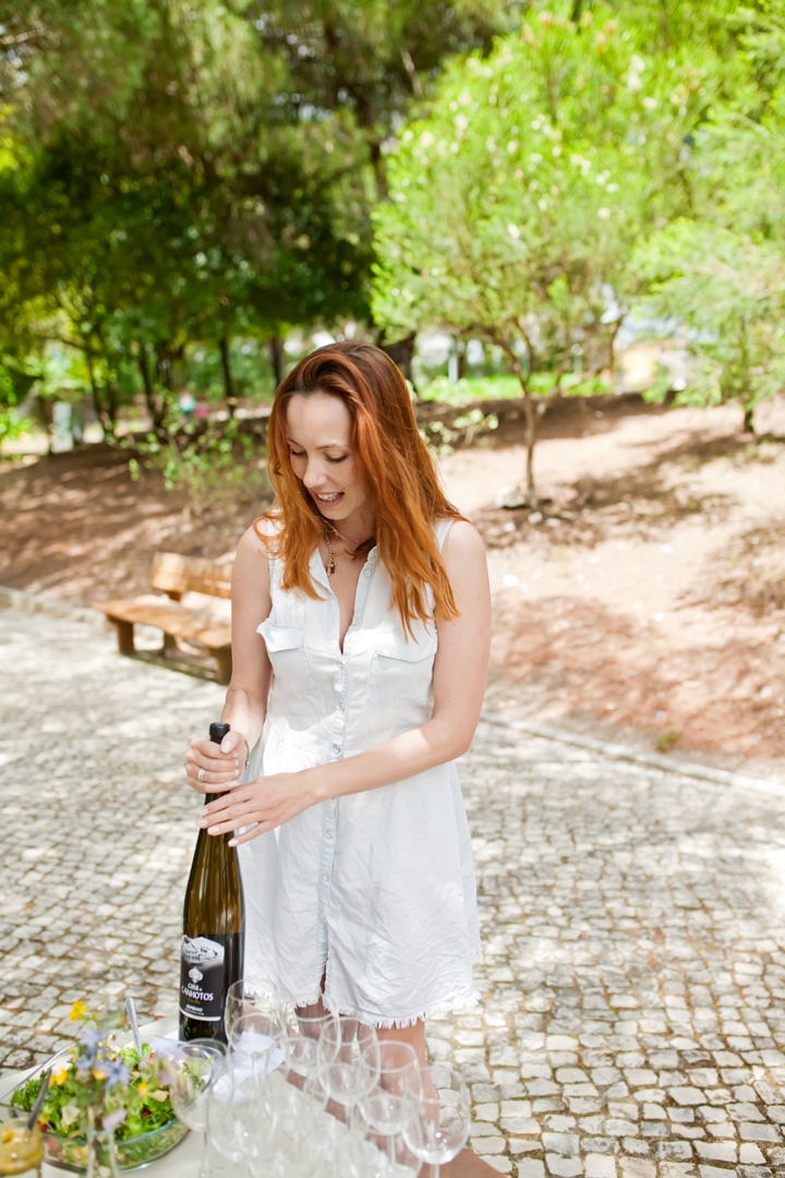 A tour guide opening a bottle of wine