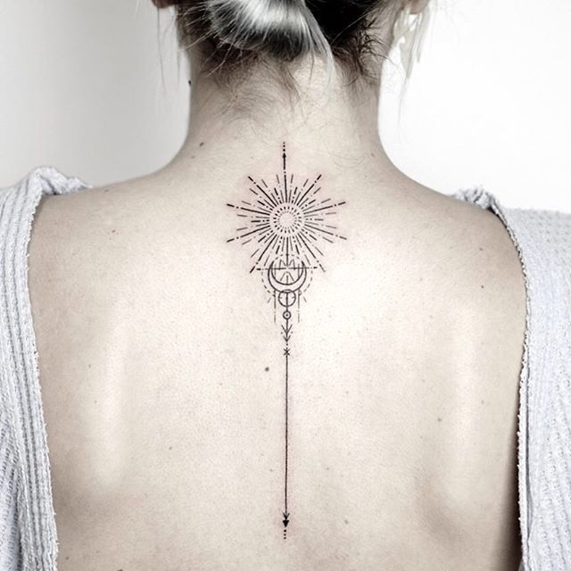 ลายสักเส้นสวย หลัง