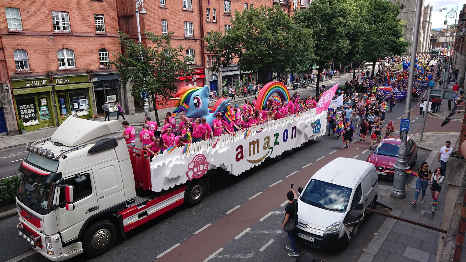 Amazon in Dublin Pride 2017