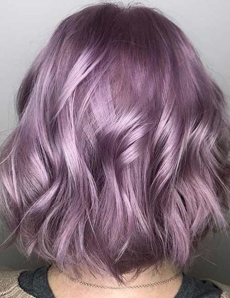 Cheveux colorés en violet