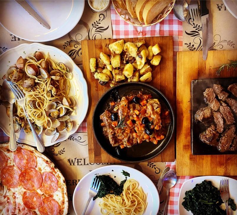 10 ร้านอาหารอิตาเลียน พัทยา รสชาติต้นตำรับ หอมชีส หอมเครื่องเทศ 2022 4. Grottino Pizzaria and Osteria (พัทยาเหนือ)