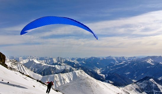 Kite-flying in Gudauri mountains