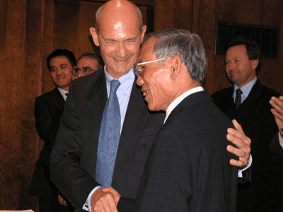 Tổng Giám đốc WTO Pascal Lamy và Bộ trưởng Thương mại Việt Nam Trương Đình Tuyển.