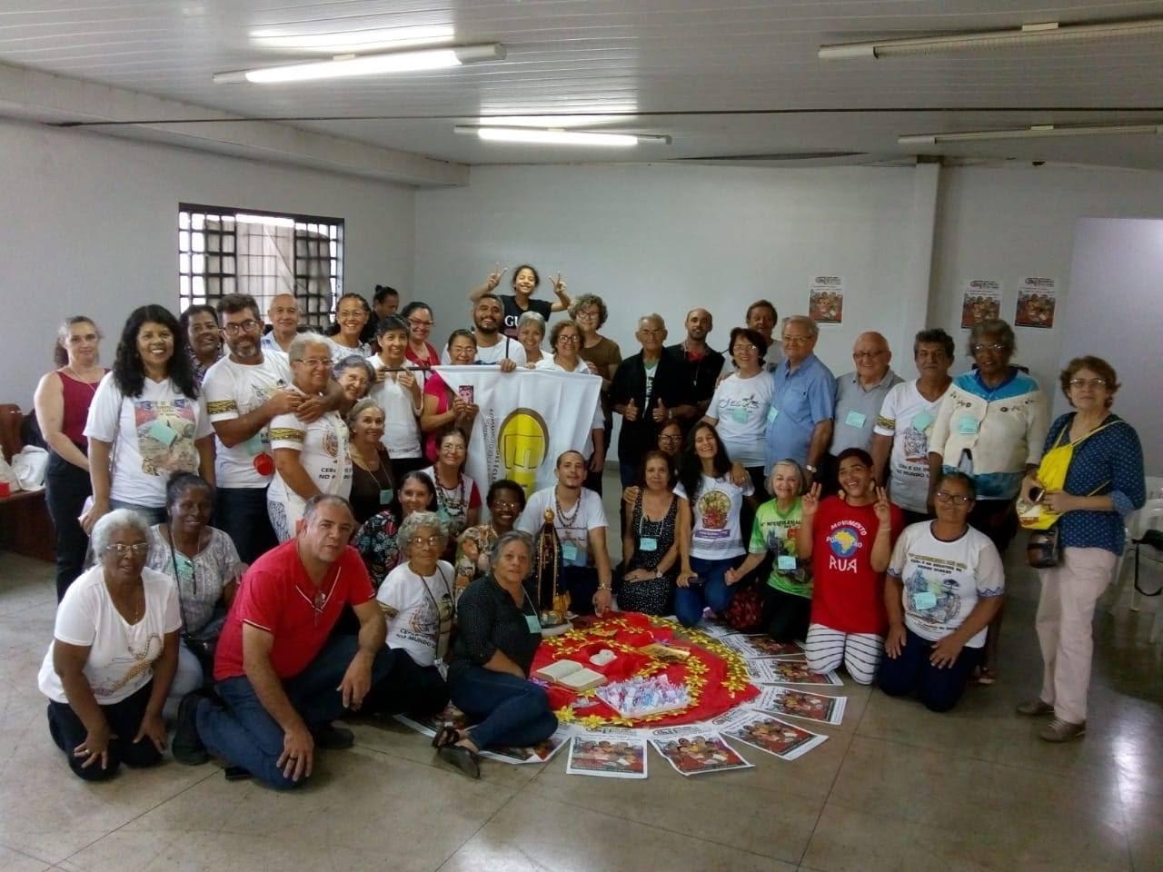 A imagem pode conter: 16 pessoas, pessoas sorrindo, Ã¡rea interna