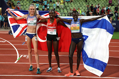 Pódio da prova de 10.000 metros feminino do Campeonato Europeu de Atletismo (foto: European Athletics / Divulgação)