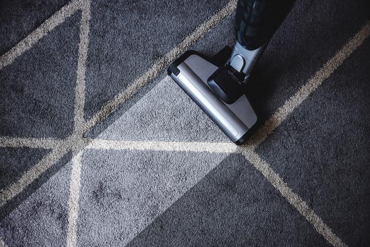 How to do dry carpet cleaning at home