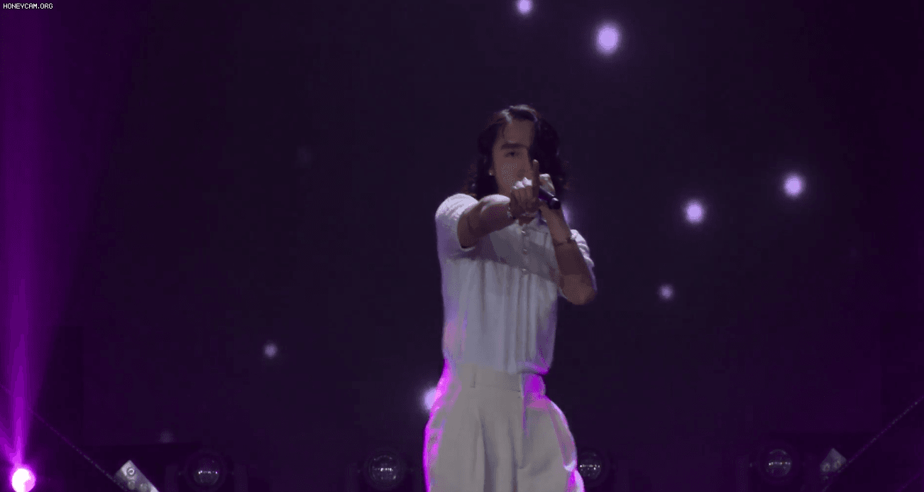 Sơn Tùng mượn sân khấu Diana Super Show để “tỏ tình”, mái tóc dài lãng tử khiến bất cứ cô gái nào cũng phải gật đầu ngay - Ảnh 4.