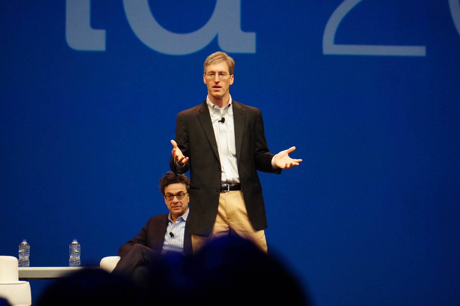 Stephen J. Dubner talking on stage