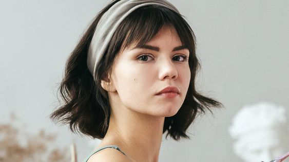 Hairstyle For Short Hair With Hair Band