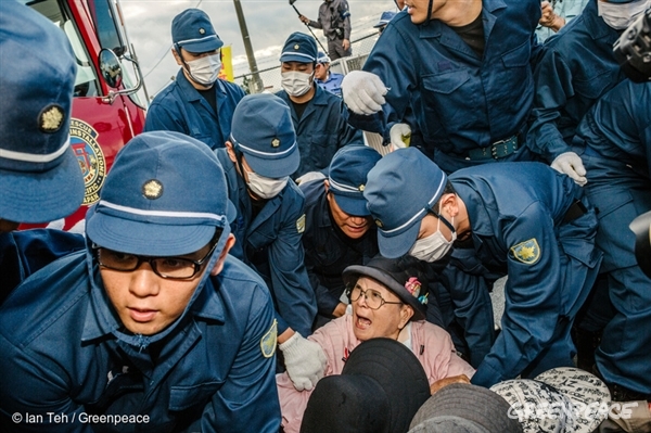 Protestors at the Military Base in Okinawa Police carrying protestors away from the entrance of Camp Schwab. Many of the protestors are elderly people who try to block the entrance using their bodies.