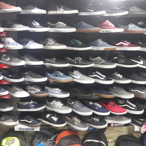 Teléfono de Marina Chic Boutique - Zapatos Originales