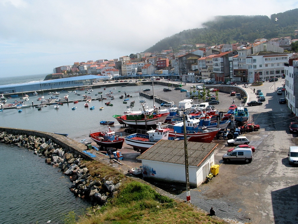 FISTERRA, Parking del puerto, A Coruña.jpg