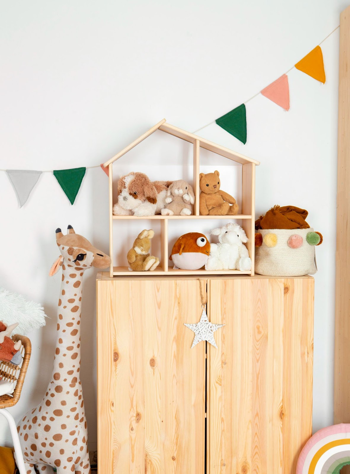 Animal theme toddler’s bedroom -Toddler bedroom ideas featured image - Baby Journey